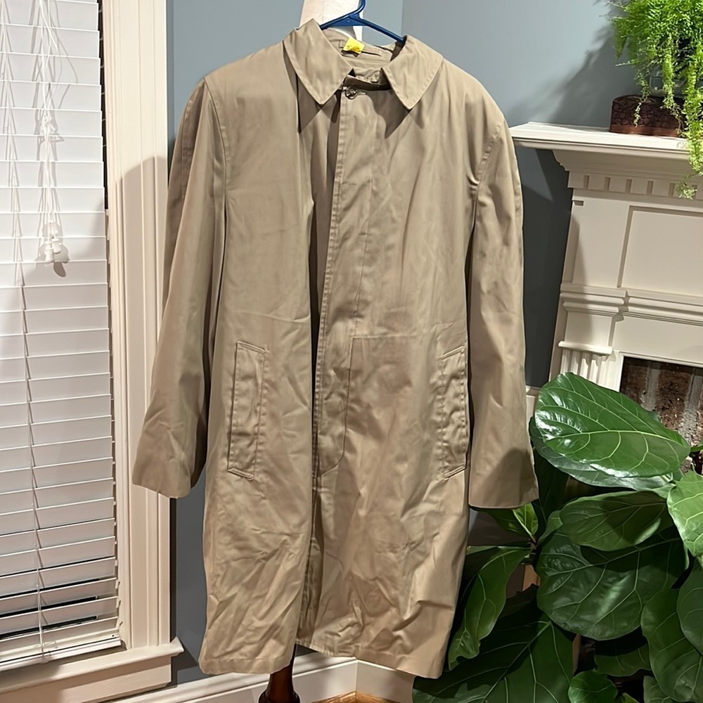 Vintage men’s trench coat lined with removable fleece lining size 40 L (long)